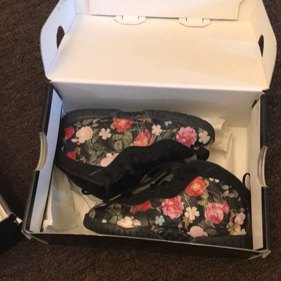 Hi. Im selling my toddler foamposites sizes from 9c and 10c - Picture 1 of 12